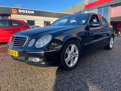Zwart Gebruikt 2009 Mercedes E230 Avantgarde Sedan | € 14.495