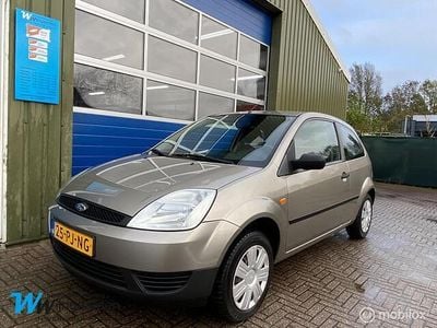 Grijs Gebruikt 2004 Ford Fiesta Ambiente Hatchback | € 1.999 (Eerlijke prijs)