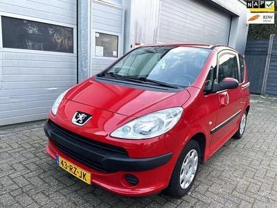 Rood (metallic) Occasion 2005 Peugeot 1007 MPV | € 1.495 (Goede deal)
