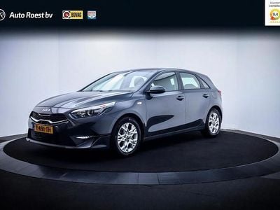 Grijs (metallic) Gebruikt 2023 Kia Ceed Comfort Hatchback | € 18.950 (Goede deal)