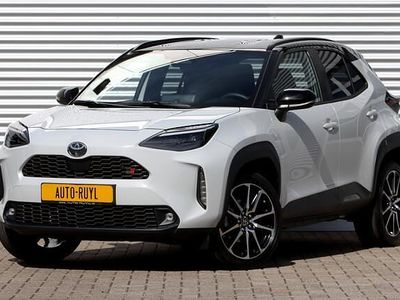 Wit (parellak) Occasion 2024 Toyota Yaris Cross Sport SUV | € 32.845 (Eerlijke prijs)