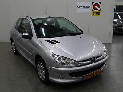 Grijs Occasion 2007 Peugeot 206 Forever Hatchback | € 1.595 (Eerlijke prijs)