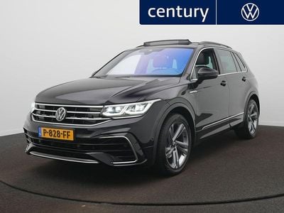 Zwart Occasion 2022 VW Tiguan R-line SUV | € 34.995 (Eerlijke prijs)