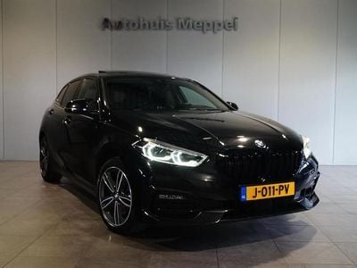 Zwart Gebruikt 2020 BMW 118 Sport Line Hatchback | € 17.450 (Eerlijke prijs)