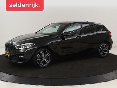 Zwart Gebruikt 2020 BMW 118 Sport Line Hatchback | € 15.400 (Goede deal)