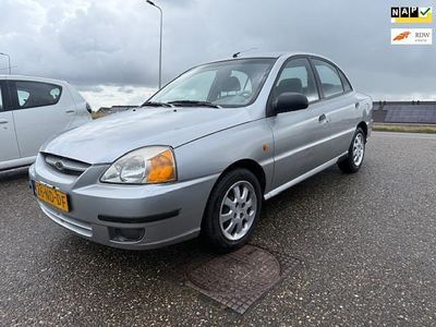 Grijs Occasion 2003 Kia Rio Sedan | € 999 (Eerlijke prijs)