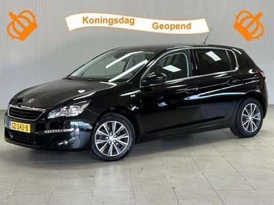 tweedehands Peugeot 308 1.2 PureTech Style/ Distributieset V.V 97.000km!/ Trekhaak!/ 16''LMV/ Clima/ Navi/ Cruise/ Bluetooth/ DAB+/ Elek.pakket/ Isofix/ Metallic Lak.