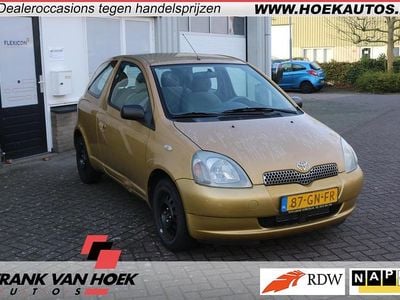 Geel (metallic) Occasion 2001 Toyota Yaris Sol Hatchback | € 975 (Goede deal)