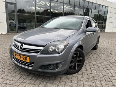 Grijs Gebruikt 2007 Opel Astra Executive Hatchback | € 2.250 (Eerlijke prijs)