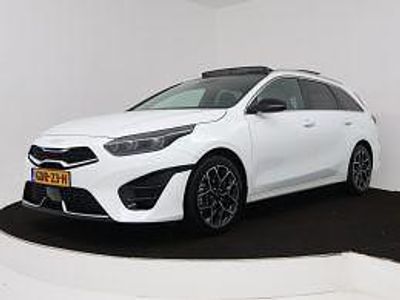 Snow white pearl (wit metallic) Gebruikt 2024 Kia Ceed Sportswagon GT-Line Stationwagen | € 29.445
