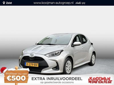 Shimmering silver (licht grijs) Gebruikt 2020 Toyota Yaris Comfort Hatchback | € 15.950 (Iets duurder)