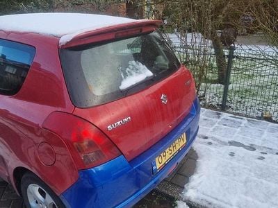 Rood Occasion 2006 Suzuki Swift Exclusive Hatchback | € 1.750