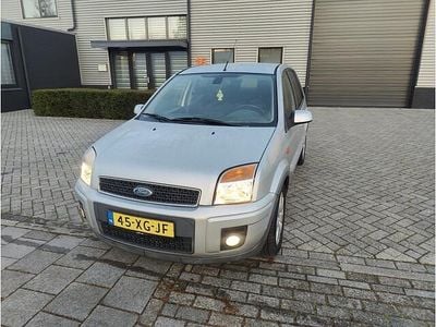Grijs (metallic) Gebruikt 2007 Ford Fusion Futura MPV | € 2.450 (Eerlijke prijs)