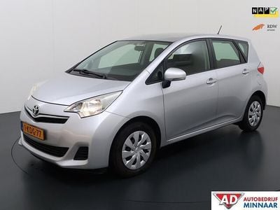Grijs Gebruikt 2013 Toyota Verso-S Comfort MPV | € 8.450 (Goede deal)