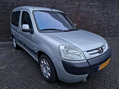 Grijs (metallic) Gebruikt 2004 Peugeot Partner MPV | € 1.595 (Goede deal)