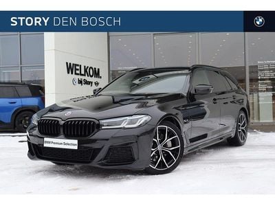 Zwart Occasion 2023 BMW 530e Executive Stationwagen | € 44.950 (Eerlijke prijs)