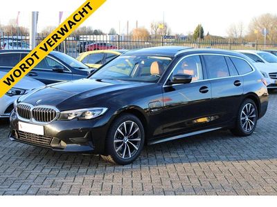 Zwart Occasion 2021 BMW 320e Sport Line Stationwagen | € 25.900 (Eerlijke prijs)