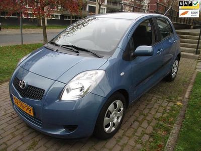 Blauw (metallic) Gebruikt 2006 Toyota Yaris Sol Hatchback | € 5.250 (Eerlijke prijs)