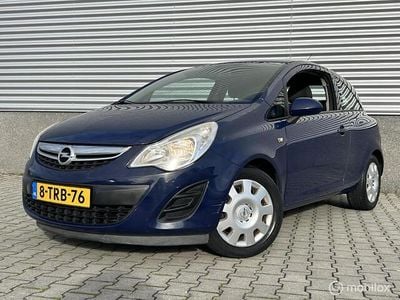 Blauw Gebruikt 2011 Opel Corsa Cosmo Hatchback | € 999 (Goede deal)