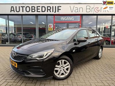 Zwart Gebruikt 2021 Opel Astra Edition Stationwagen | € 10.945 (Eerlijke prijs)