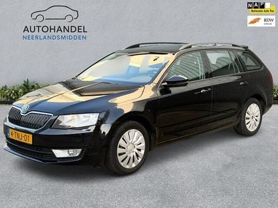 Zwart (metallic) Gebruikt 2014 Skoda Octavia Stationwagen | € 5.950 (Eerlijke prijs)