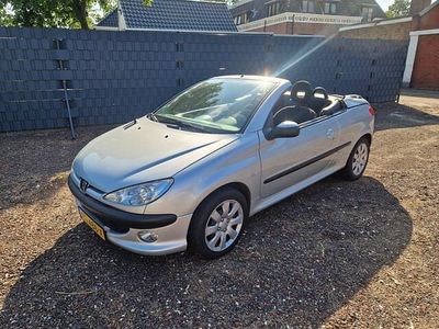 Grijs Gebruikt 2003 Peugeot 206 CC Cabriolet | € 1.450 (Eerlijke prijs)