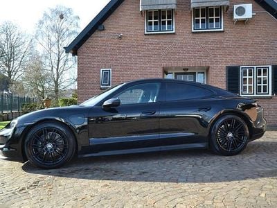 Zwart Occasion 2021 Porsche Taycan Performance Package Sedan | € 49.750 (Duur)