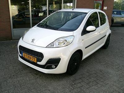 Wit Gebruikt 2014 Peugeot 107 Active Hatchback | € 6.950 (Iets duurder)