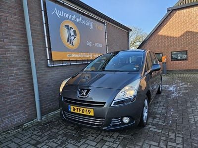 Grijs Occasion 2013 Peugeot 5008 MPV | € 1.645