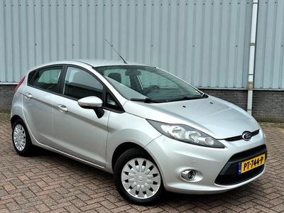 Grijs Gebruikt 2012 Ford Fiesta Titanium Hatchback | € 2.495 (Eerlijke prijs)