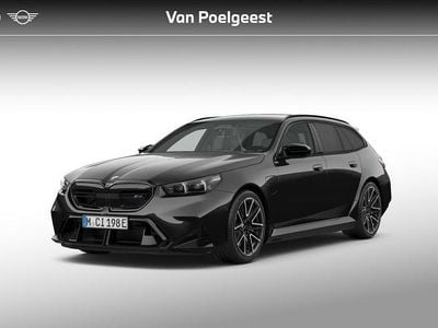 Nieuw BMW M5 727 PK (534 kW) 2026 Saphirschwarz metallic (zwart metallic) Stationwagen