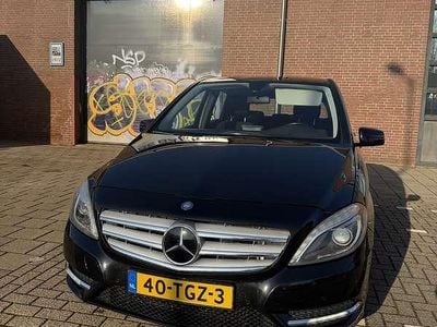 Occasion Mercedes B180 Ambition 122 PK (89 kW) 2012 Zwart MPV