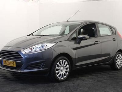 Grijs Gebruikt 2016 Ford Fiesta Style Hatchback | € 5.750 (Goede deal)