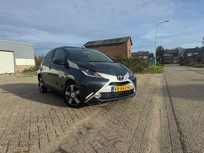 Grijs Gebruikt 2016 Toyota Aygo X-clusiv Hatchback | € 6.985 (Eerlijke prijs)