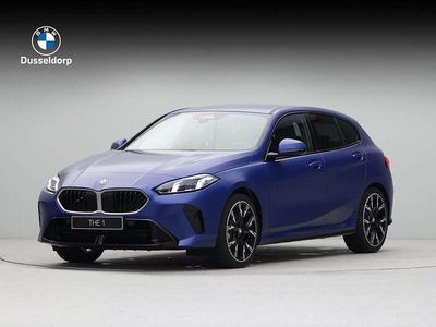 Blauw Nieuw 2025 BMW 120 Hatchback | € 53.120 (Eerlijke prijs)