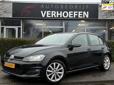 Zwart (metallic) Occasion 2015 VW Golf VII Highline Hatchback | € 9.950 (Eerlijke prijs)