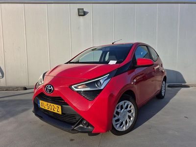 Rood Occasion 2019 Toyota Aygo X-play Hatchback | € 10.999 (Eerlijke prijs)