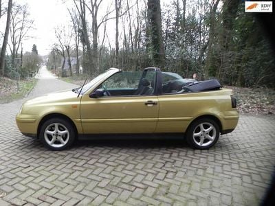 Geel Occasion 1998 VW Golf III Trendline Cabriolet | € 1.750 (Goede deal)