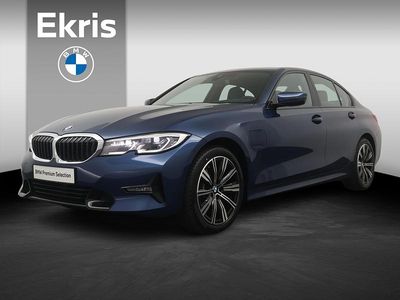 Blauw Occasion 2022 BMW 320e Basis Sedan | € 33.400 (Duur)