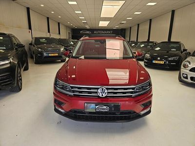 Rood Occasion 2019 VW Tiguan Highline SUV | € 25.950 (Eerlijke prijs)