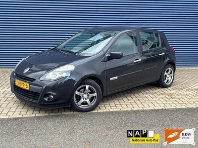 Zwart Gebruikt 2011 Renault Clio II Hatchback | € 2.500 (Eerlijke prijs)