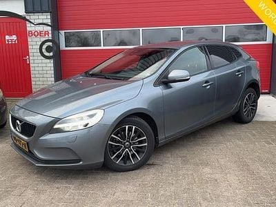 Grijs Occasion 2017 Volvo V40 Hatchback | € 11.888 (Goede deal)