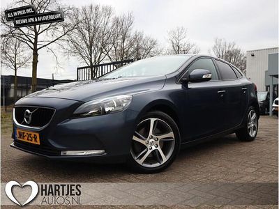 Blauw Gebruikt 2016 Volvo V40 Kinetic Hatchback | € 12.450 (Eerlijke prijs)