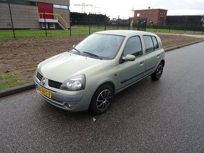 Groen Gebruikt 2002 Renault Clio II Authentique Hatchback | € 795 (Eerlijke prijs)