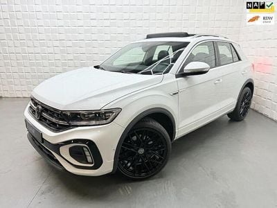 Wit Gebruikt 2023 VW T-Roc R-line SUV | € 31.949 (Eerlijke prijs)