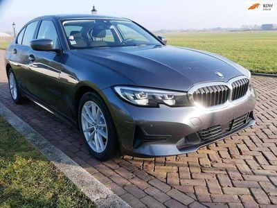 Grijs (metallic) Occasion 2020 BMW 330e Sedan | € 20.085 (Super prijs)