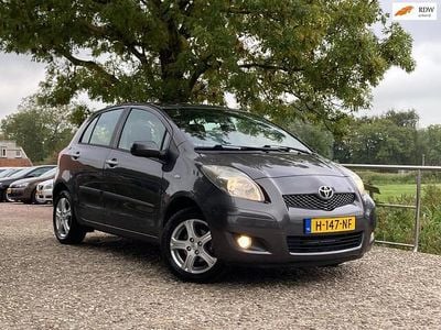 Grijs Gebruikt 2010 Toyota Yaris Hatchback | € 3.450 (Eerlijke prijs)