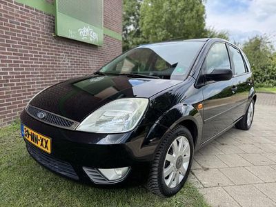 Zwart Gebruikt 2004 Ford Fiesta Ghia Hatchback | € 1.445 (Eerlijke prijs)
