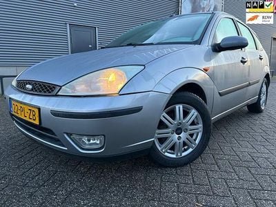 Grijs Gebruikt 2004 Ford Focus Futura Hatchback | € 1.995 (Eerlijke prijs)