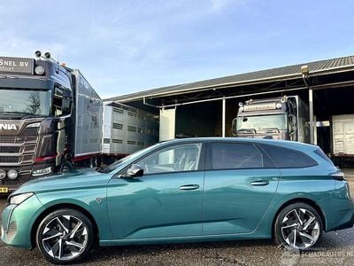 Groen Gebruikt 2023 Peugeot 308 Allure Stationwagen | € 12.750